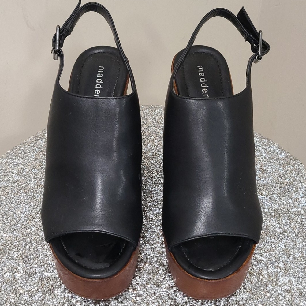 Steve Madden 6.5 Black Wedge w/strap